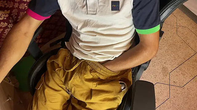 JUSTFORRICH online show from October 18, 2025, 1:46 pm