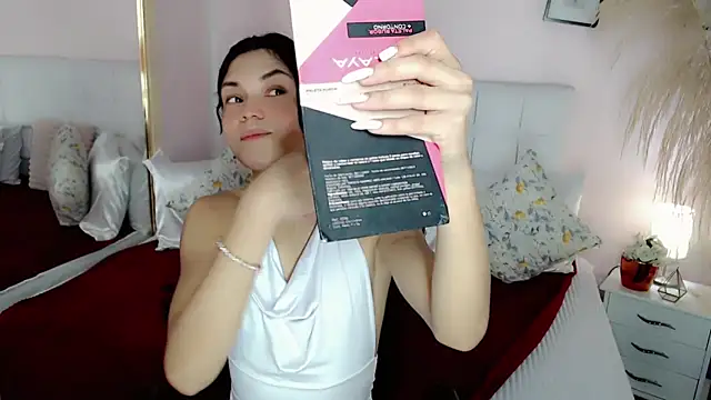 nathalialoes1 online show from January 17, 2026, 7:28 pm