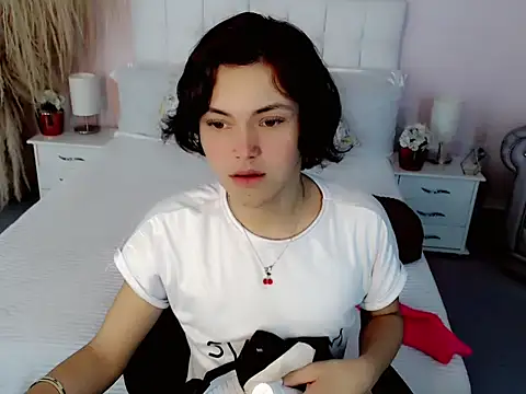 nathalialoes1 online show from November 4, 2025, 7:17 pm