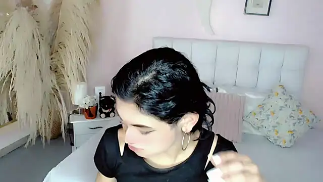 nathalialoes1 online show from January 16, 2026, 7:18 pm