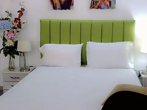 nathalialoes1 online show from September 25, 2025, 4:24 pm