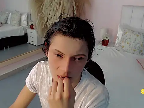 nathalialoes1 online show from October 4, 2025, 7:15 pm