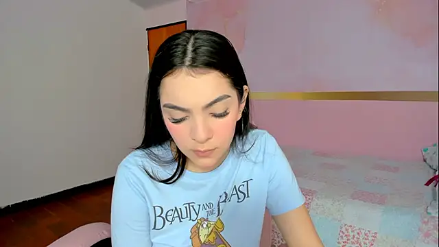 Snapshot of milk_candy18 chatting on October 7, 2025, 12:28 pm milk candy18 online show from October 7, 2025, 12:28 pm