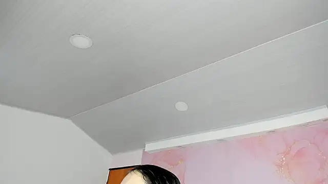 milk candy18 online show from October 18, 2025, 12:07 pm