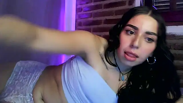 sweetbrunette22 online show from November 28, 2025, 6:19 pm