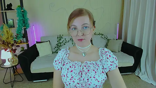 Snapshot of YourUniverser chatting on November 28, 2025, 9:53 am YourUniverser online show from November 28, 2025, 9:53 am