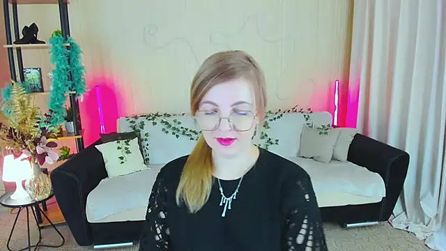 Snapshot of YourUniverser chatting on November 29, 2025, 9:31 am YourUniverser online show from November 29, 2025, 9:31 am