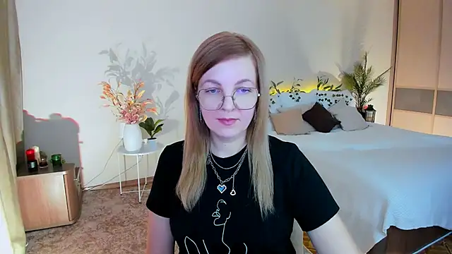 Snapshot of YourUniverser chatting on November 15, 2025, 9:57 am YourUniverser online show from November 15, 2025, 9:57 am