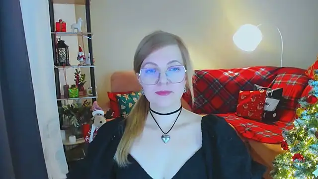 Snapshot of YourUniverser chatting on December 18, 2025, 10:19 am YourUniverser online show from December 18, 2025, 10:19 am