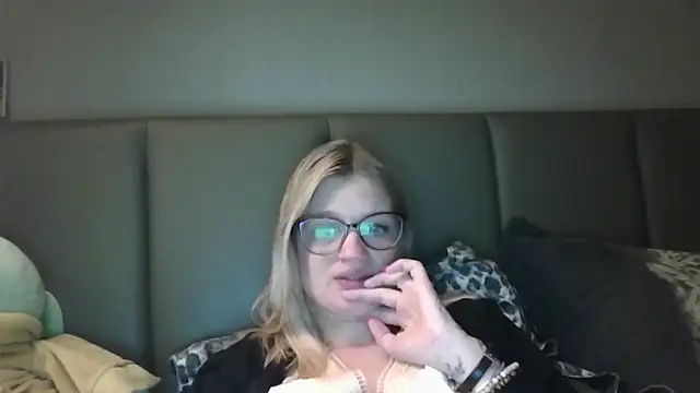 Lesamantssexy online show from April 4, 2026, 8:48 pm