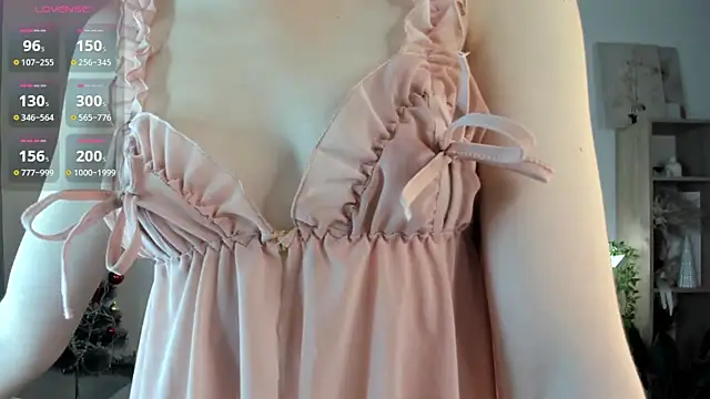 Ice Strawberry online show from November 30, 2025, 3:18 am