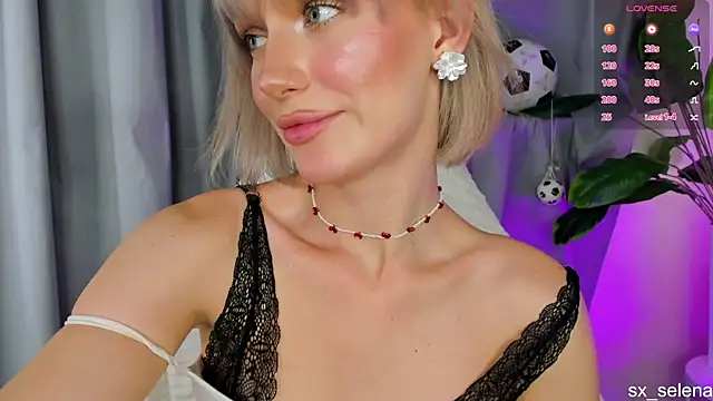 Snapshot of Ice_Strawberry chatting on July 7, 2026, 7:23 am Ice Strawberry online show from July 7, 2026, 7:23 am