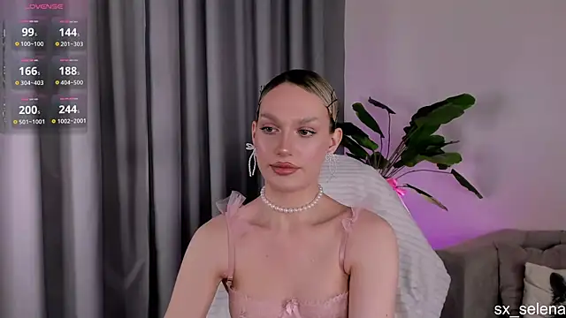Snapshot of Ice_Strawberry chatting on May 13, 2026, 3:02 am Ice Strawberry online show from May 13, 2026, 3:02 am
