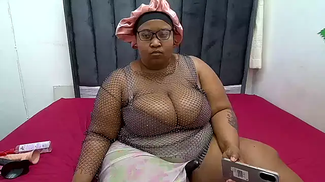 Snapshot of CocoFlames23 chatting on September 23, 2025, 6:48 pm CocoFlames23 online show from September 23, 2025, 6:48 pm