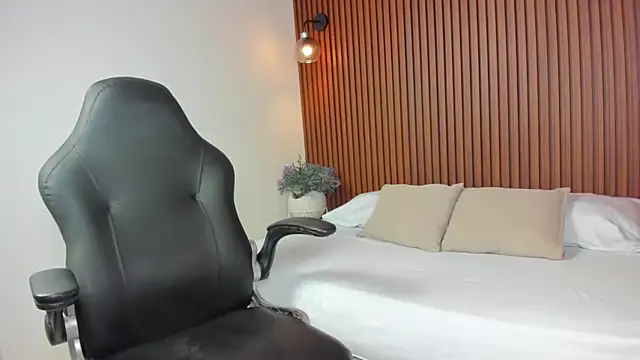 Snapshot of luccia_smith chatting on September 12, 2025, 12:38 pm luccia smith online show from September 12, 2025, 12:38 pm