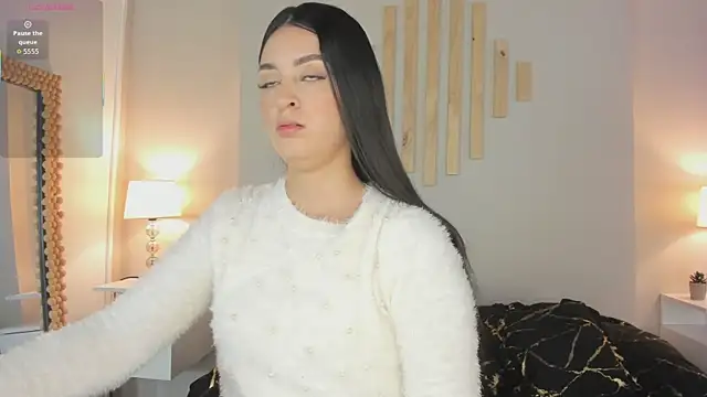 natachadiaz  online show from September 25, 2025, 11:38 am