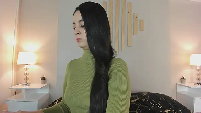 natachadiaz  online show from November 20, 2025, 11:33 am