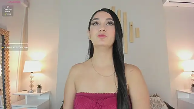 natachadiaz  online show from November 5, 2025, 11:13 am