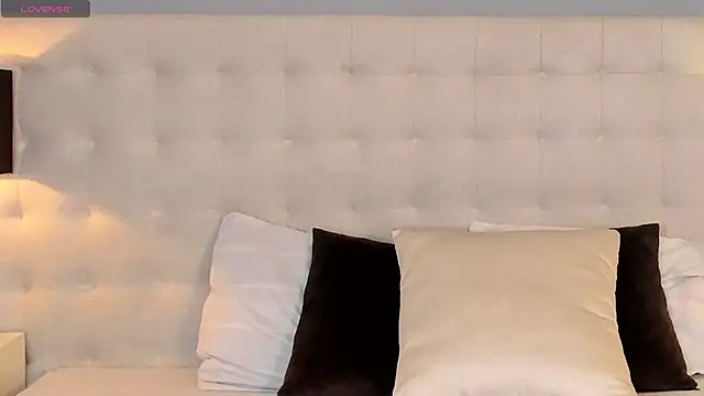 KellyRooss online show from December 2, 2025, 12:18 pm