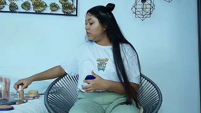 shanon marel online show from November 10, 2025, 12:10 pm