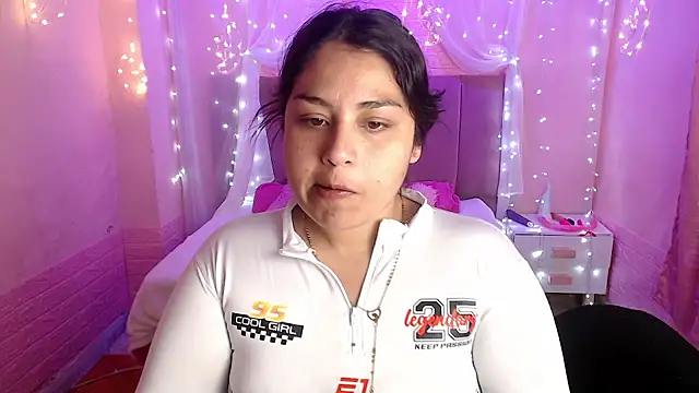 Snapshot of Aitana_200 chatting on September 10, 2025, 1:43 pm Aitana 200 online show from September 10, 2025, 1:43 pm