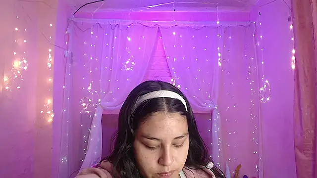 Snapshot of Aitana_200 chatting on September 29, 2025, 1:17 pm Aitana 200 online show from September 29, 2025, 1:17 pm