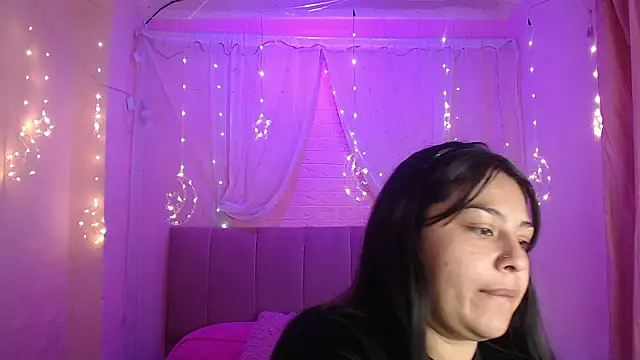 Snapshot of Aitana_200 chatting on October 6, 2025, 1:12 pm Aitana 200 online show from October 6, 2025, 1:12 pm
