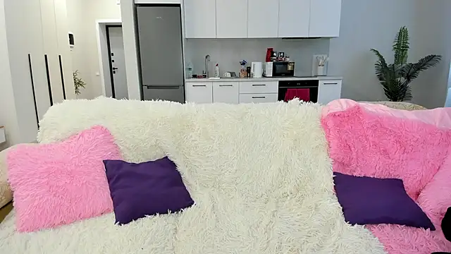 Mila killa online show from February 18, 2026, 1:47 am