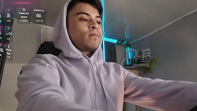 Snapshot of Bastian_MCcormick chatting on November 12, 2025, 12:09 pm Bastian MCcormick online show from November 12, 2025, 12:09 pm