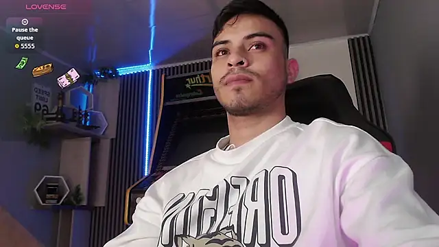 Snapshot of Bastian_MCcormick chatting on November 29, 2025, 1:00 pm Bastian MCcormick online show from November 29, 2025, 1:00 pm