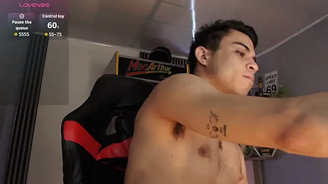 Snapshot of Bastian_MCcormick chatting on November 10, 2025, 1:38 pm Bastian MCcormick online show from November 10, 2025, 1:38 pm