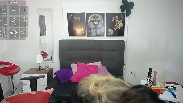 Snapshot of DianaPearls chatting on November 24, 2025, 10:48 am DianaPearls online show from November 24, 2025, 10:48 am