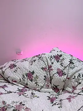 Ariana2017 online show from September 23, 2025, 3:46 am