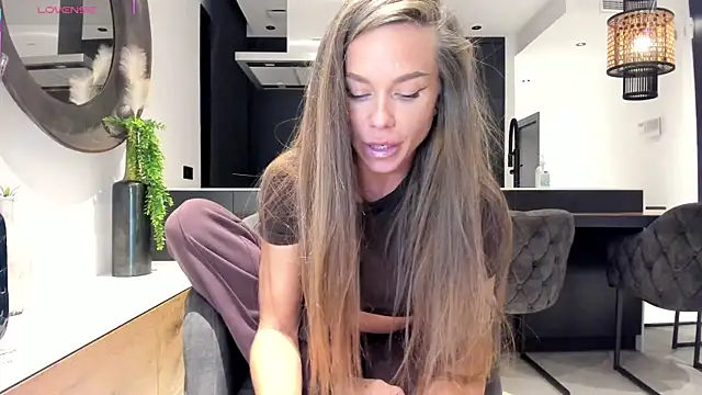 Snapshot of Kalyssy chatting on November 23, 2025, 8:19 pm Kalyssy online show from November 23, 2025, 8:19 pm