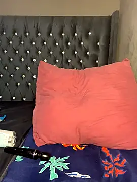 Kikie23 online show from November 7, 2025, 5:50 pm