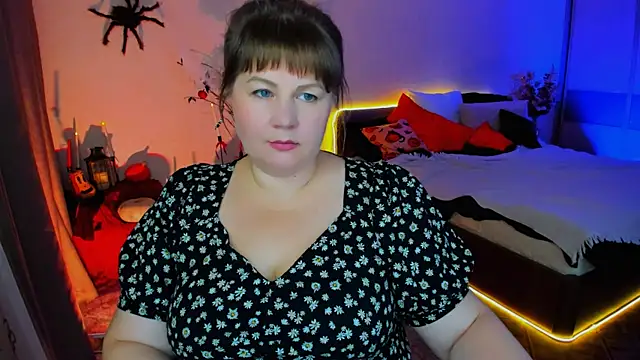 CrystaalStaar online show from November 3, 2025, 7:50 pm