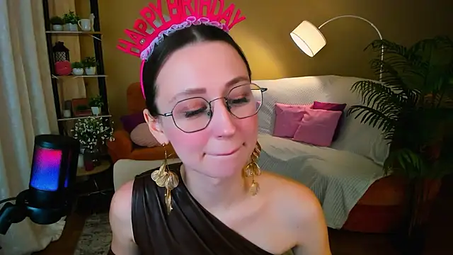 Snapshot of YourLovellyStory chatting on January 18, 2026, 4:54 pm YourLovellyStory online show from January 18, 2026, 4:54 pm