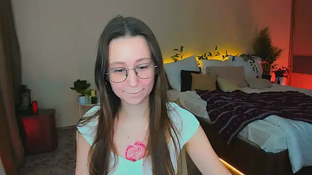 Snapshot of YourLovellyStory chatting on February 2, 2026, 11:42 am YourLovellyStory online show from February 2, 2026, 11:42 am