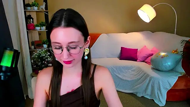 Snapshot of YourLovellyStory chatting on February 1, 2026, 4:49 pm YourLovellyStory online show from February 1, 2026, 4:49 pm