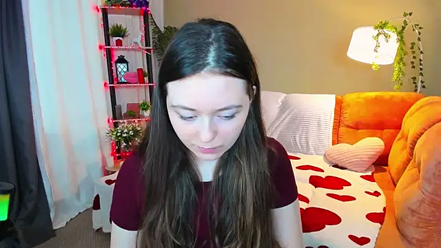 AlluringLookk online show from April 5, 2026, 11:28 am