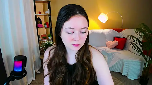 AlluringLookk online show from February 27, 2026, 12:05 pm