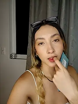 LauMiller online show from November 19, 2025, 11:38 pm