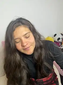 Emilyybennet  online show from November 7, 2025, 10:03 pm