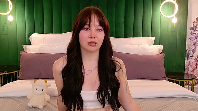 VanessaFields online show from September 19, 2025, 3:05 pm