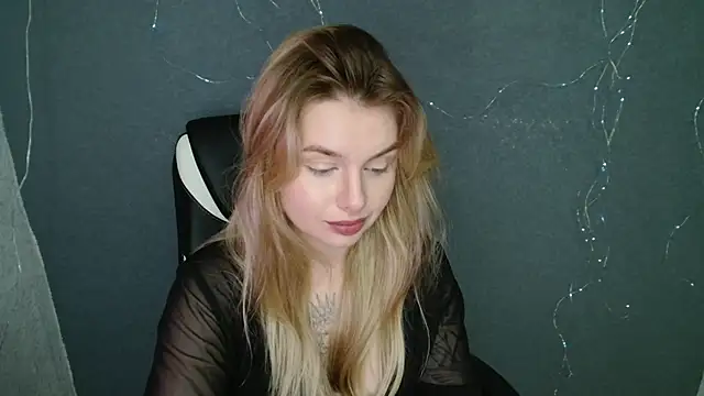 Snapshot of AngelicaHollywood chatting on November 21, 2025, 9:14 pm AngelicaHollywood online show from November 21, 2025, 9:14 pm