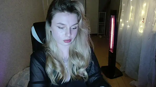 Snapshot of AngelicaHollywood chatting on December 4, 2025, 8:41 pm AngelicaHollywood online show from December 4, 2025, 8:41 pm