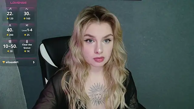 Snapshot of AngelicaHollywood chatting on October 27, 2025, 9:38 pm AngelicaHollywood online show from October 27, 2025, 9:38 pm