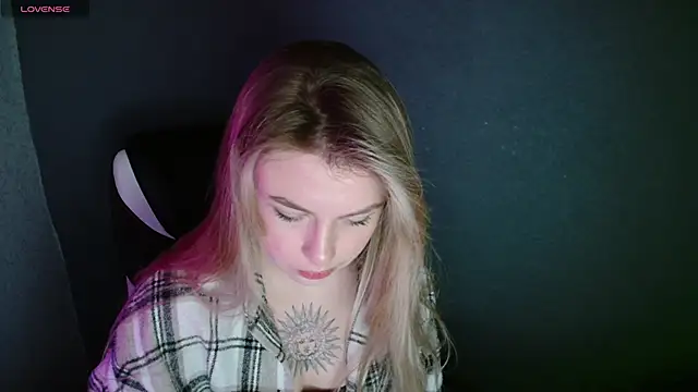 Snapshot of AngelicaHollywood chatting on November 2, 2025, 10:26 pm AngelicaHollywood online show from November 2, 2025, 10:26 pm