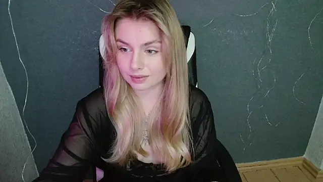 Snapshot of AngelicaHollywood chatting on November 22, 2025, 4:17 pm AngelicaHollywood online show from November 22, 2025, 4:17 pm