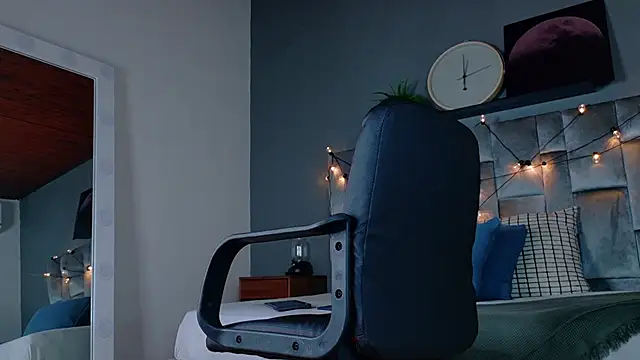 MrFox   online show from March 5, 2026, 7:32 pm